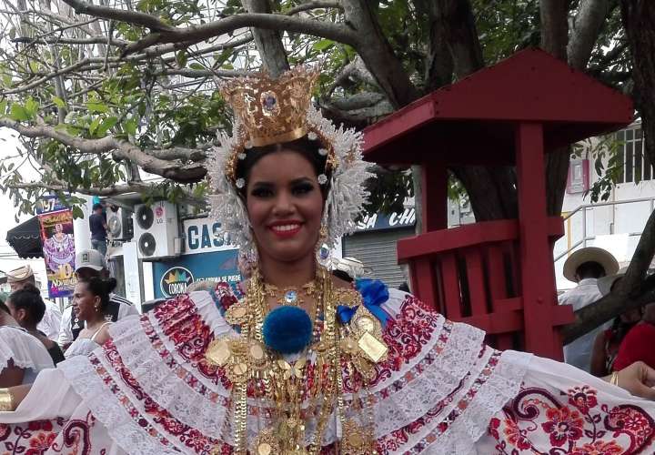 Ganaderos presentan carreta "Crisis en el Agro Panameño" en desfile 
