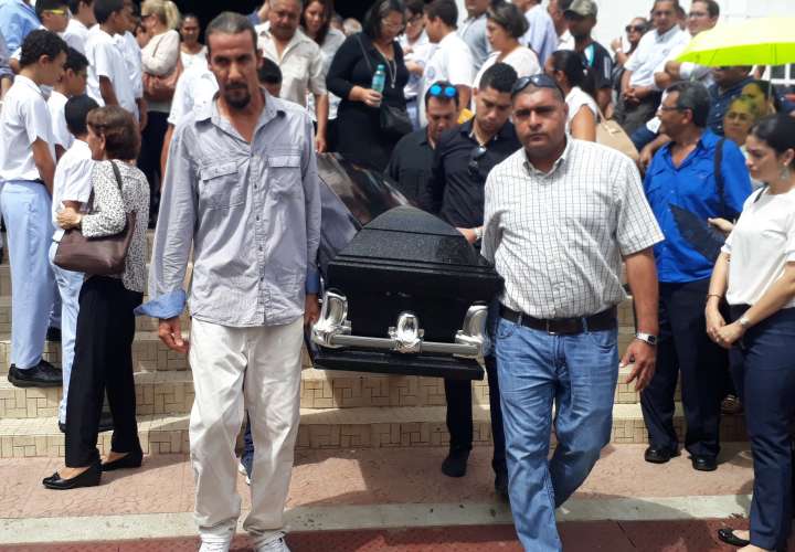Le dan cristiana sepultura  a empresario tableño asesinado
