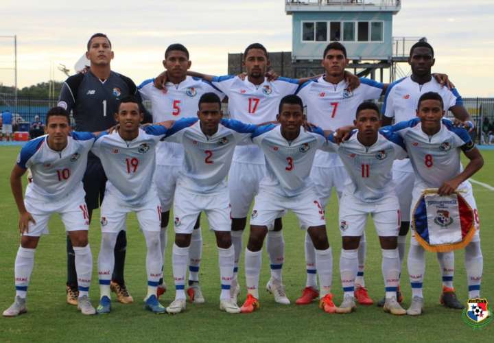 El equipo titular de Panamá que venció hoy 1-0 a El Salvador. Foto: Fepafut