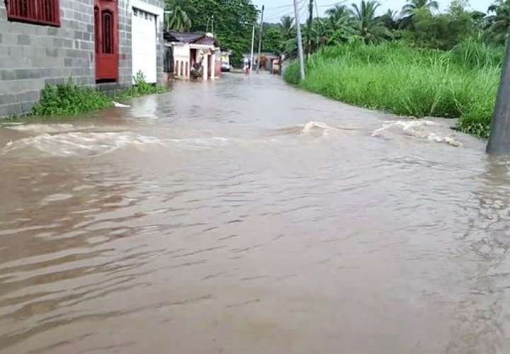 Zona Libre de Colón está paralizada  por inundaciones 
