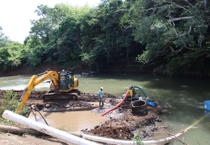 Continúa problemática con suministro de agua en Parita