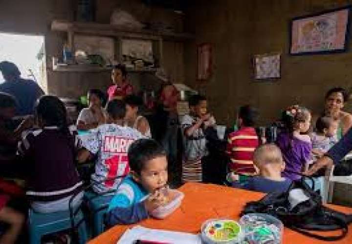 Comedores comunitarios intentan hacer frente al hambre infantil en Venezuela