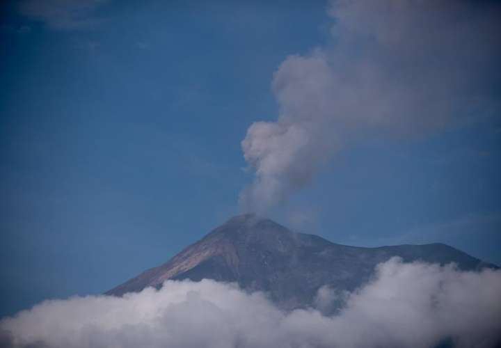ista general del Volcán de Fuego desde el municipio de Alotenango, en el departamento de Sacatepéquez (Guatemala). EFE/Archivo