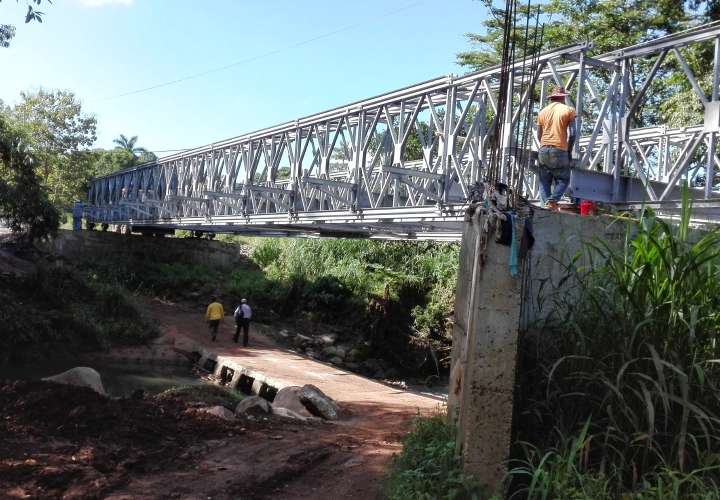 Instalan nuevos puentes modulares