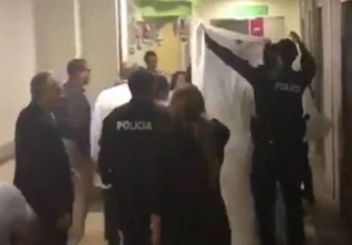 Repudian operativo policial para sacar a Martinelli del hospital