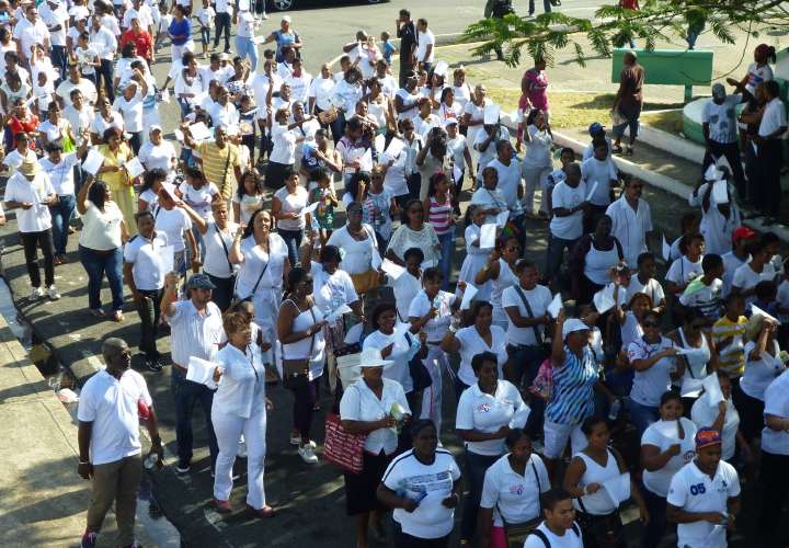 Marcha contra la violencia en Colón