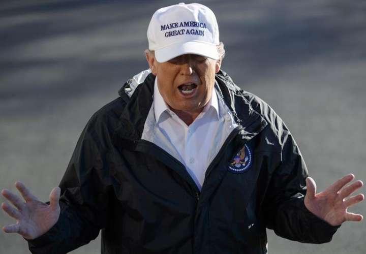 El presidente estadounidense, Donald Trump, se dirige a los medios antes de embarcar en el Marine One en la Casa Blanca, en Washington DC (Estados Unidos), hoy, 10 de enero de 2019. EFE