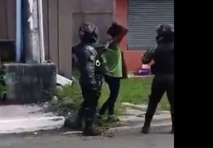 Denuncian abuso policial en Isla Colón