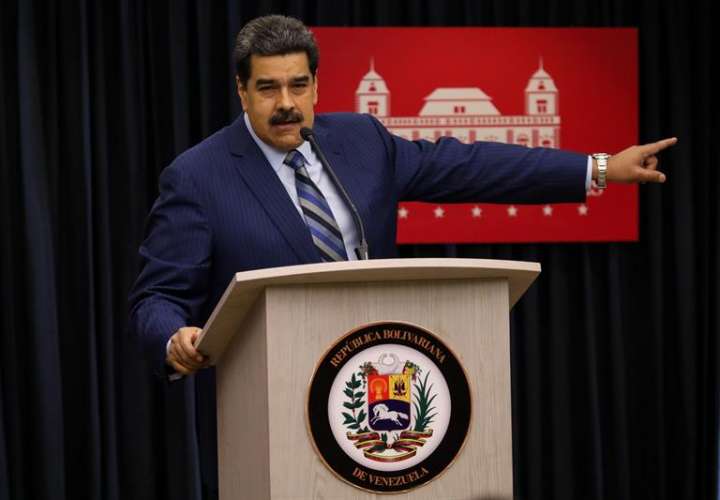 El presidente venezolano, Nicolás Maduro, habla durante una rueda de prensa, hoy en la Sala de Prensa Simón Bolívar, del palacio de Miraflores en Caracas (Venezuela). EFE