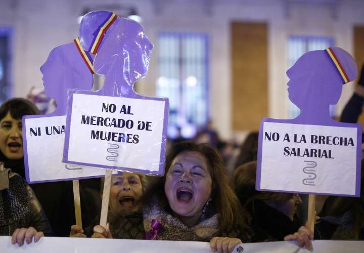 Mujeres españolas defienden derechos
