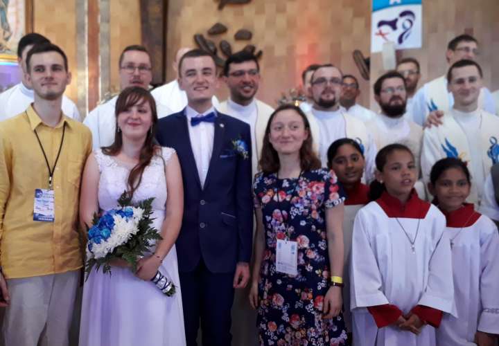 Pareja de peregrinos polacos se dieron el ‘sí’ en iglesia de Monagrillo