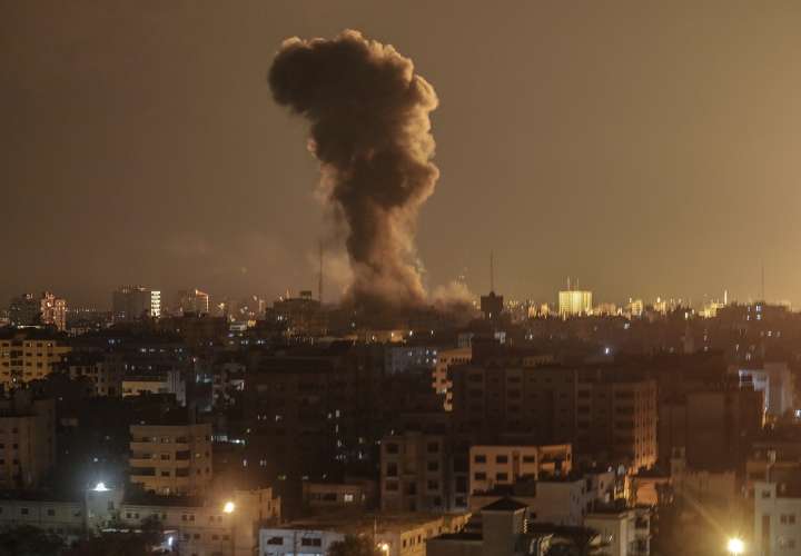 Israel ataca puestos militares de Hamás 