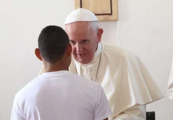 Joven que habló ante papa Francisco fue puesto hoy en libertad preventiva
