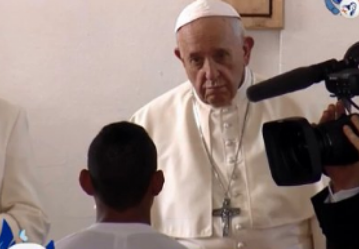 El papa pide a menores infractores que peleen por su reinserción