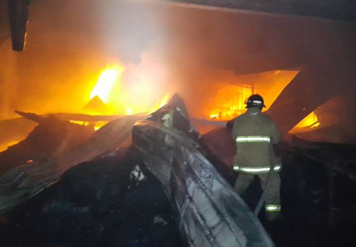  Orate  causó incendio en local abandonado en Villa Lorena