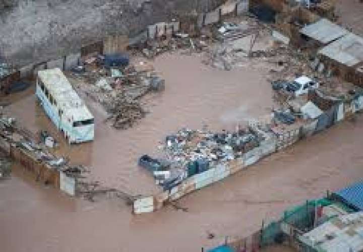 Más de 300 afectados y 1.800 viviendas dañadas por temporal en norte de Chile