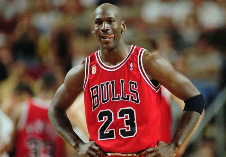 Jordan se coronó campeón de la NBA tres veces seguidas./ AP