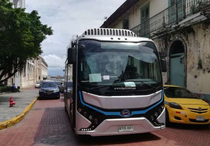 Bus eléctrico reinicia operación tras ser vandalizado