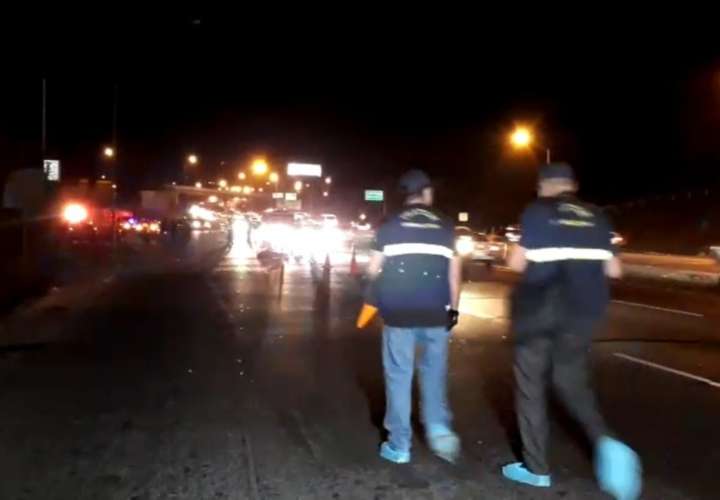 Conductor lo dejó muerto en la autopista Arraiján-La Chorrera
