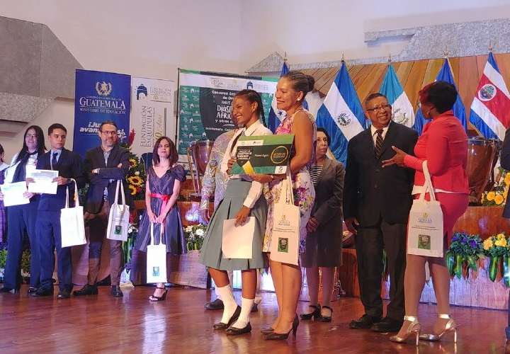 Panameña gana concurso internacional de oratoria