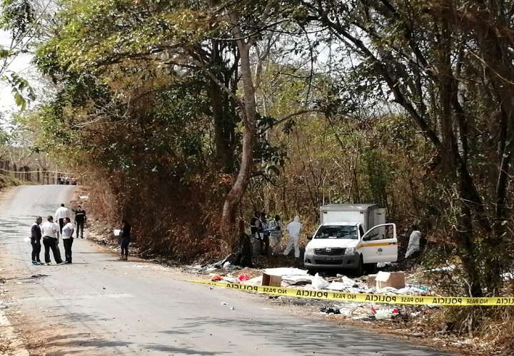 Sitio en donde fue encontrado el cuerpo del taxista Jorge Castillero en la vía hacia Playa Chiquit.a en La Chorrera. Foto: Eric Montenegro