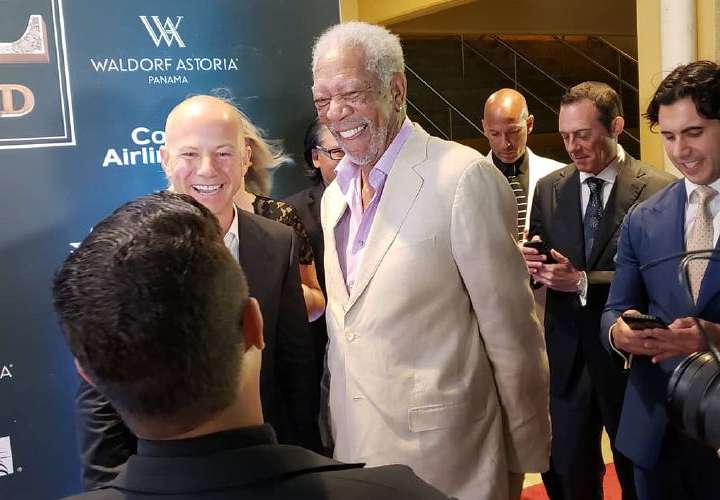 Morgan Freeman repartió sonrisas en el Canal