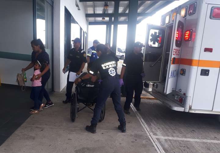 Colisión entre pick up y busito colegial deja 15 heridos en Ponuga