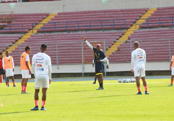 Julio Dely Valdés durante sus primeros entrenamientos en esta nueva etapa con Panamá. Foto: Anayansi Gamez
