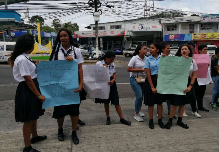 Estudiantes del Moisés Ocaña exigen celeridad en reparación del plantel
