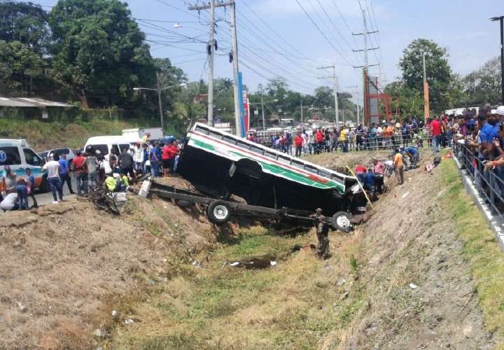 Un muerto y más de 30 heridos en accidente de 'diablo verde'