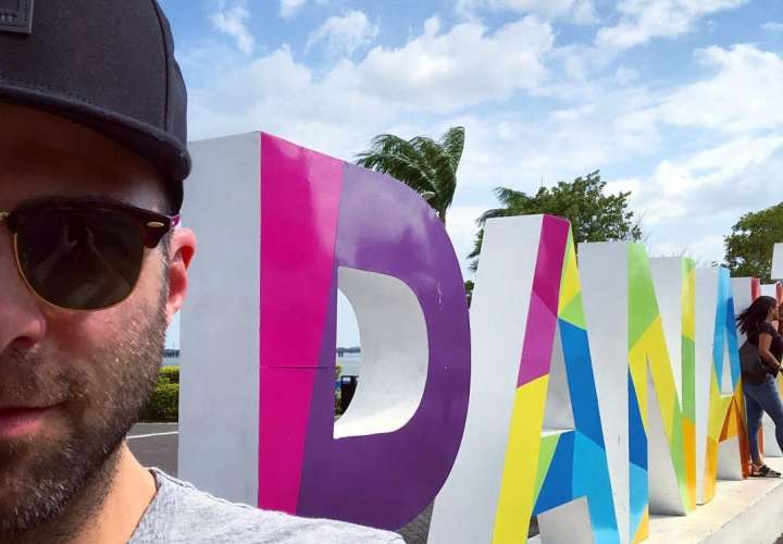 Zachary Quinto actor de 'Stark Trek' está de visita por Panamá