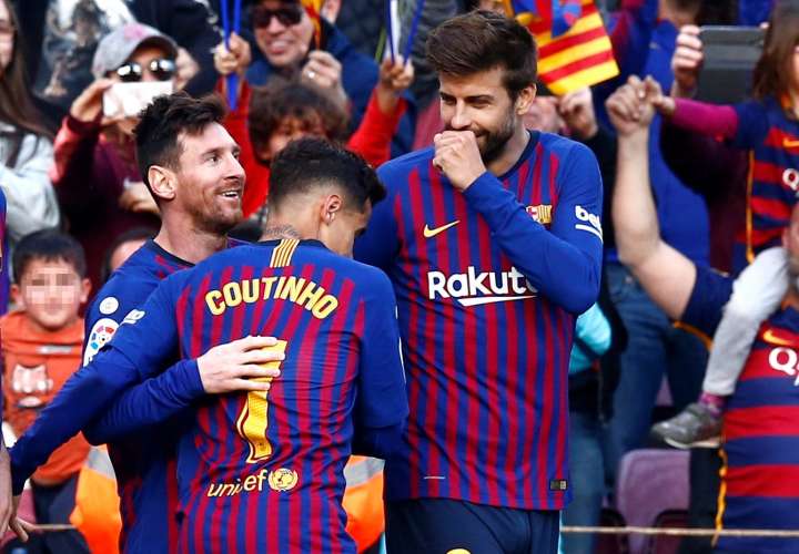 Lionel Messi festeja junto a sus compañeros. /EFE