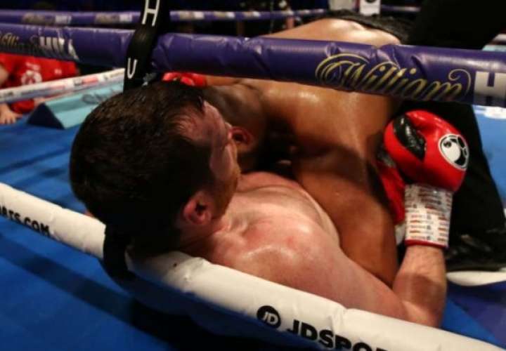 Boxeador muerde la oreja a su rival porque iba perdiendo la pelea (Video) 