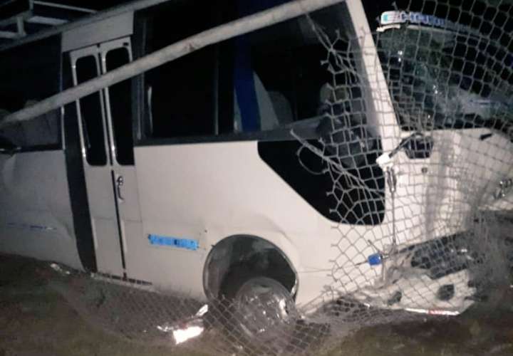 Bus Changuinola- David choca contra represa de Fortuna, dejando tres heridos