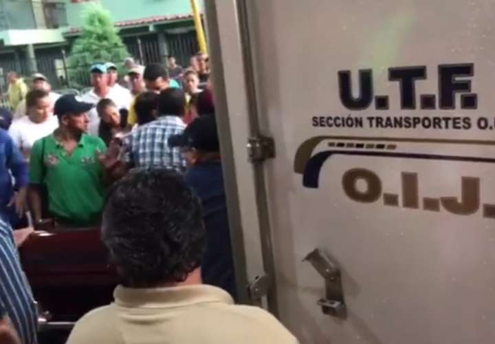 Familiares reciben el cuerpo del transportista que murió en Costa Rica