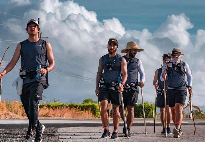 Excompetidores de Calle 7 están por cumplir su reto de llegar al Volcán Barú