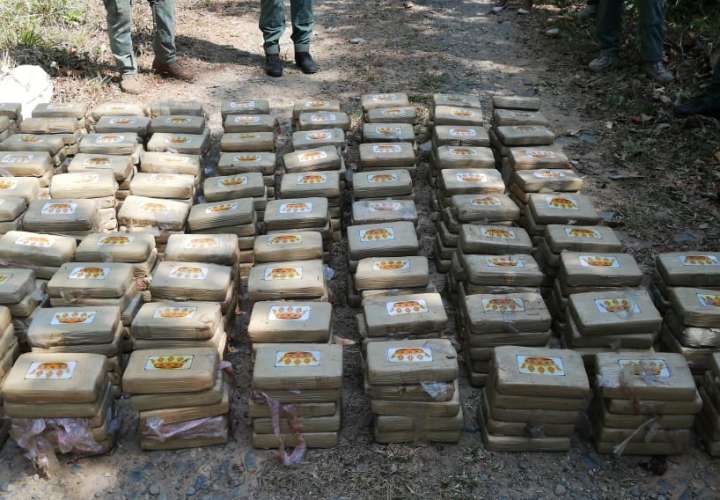 Decomisan más de 400 paquetes de droga en Cerro Azul