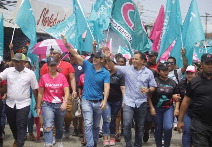 Roux suma apoyos en Bocas y de Molirenas en Veraguas