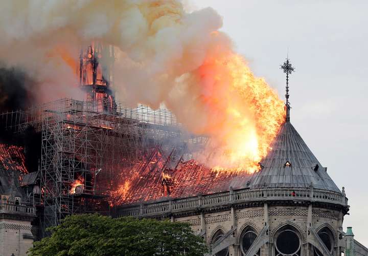 Panamá ve con tristeza incendio de Notre Dame