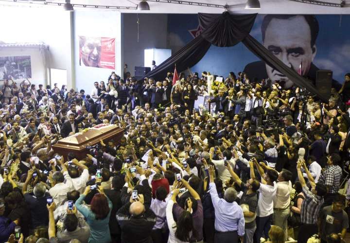 Expresidente del Perú dejó nota de suicidio