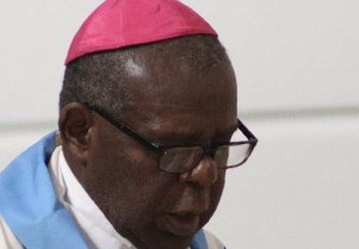 El Papa Francisco acepta renuncia de obispos auxiliares Varela y Ashley