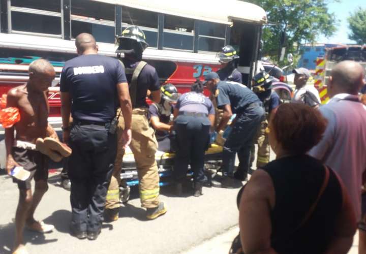 Anciana muere arrollada por bus en Colón