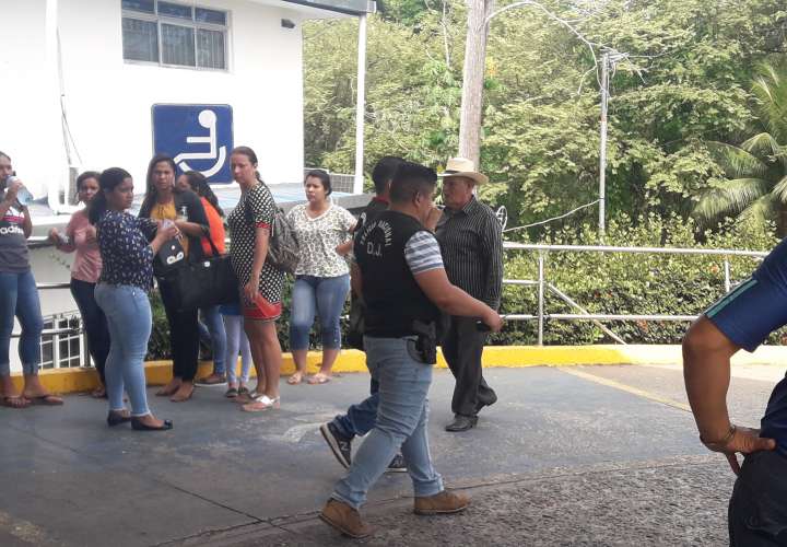 Investigadores llegan al hospital Regional. Foto/ Mayra Madrid