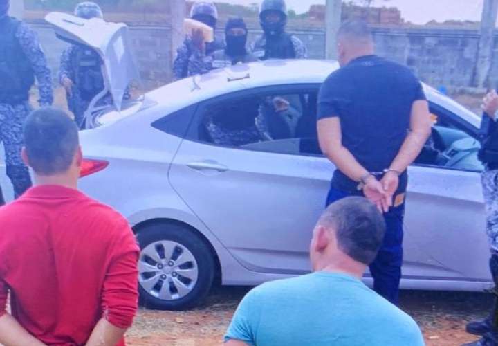 Delincuentes detenidos por hurtar leche en Chorrera