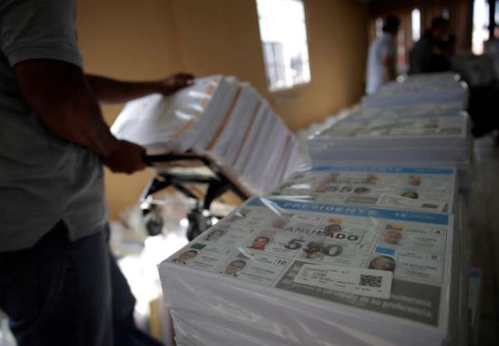 Panameños eligen nuevo presidente