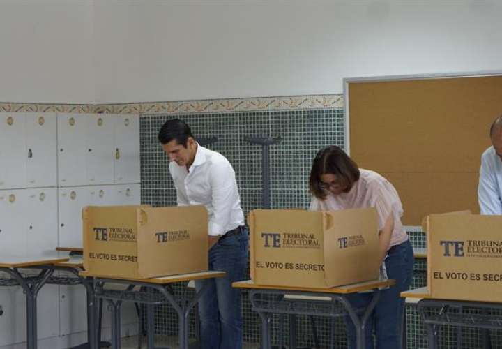 Cierran los centros electorales y comienza el conteo de votos en Panamá