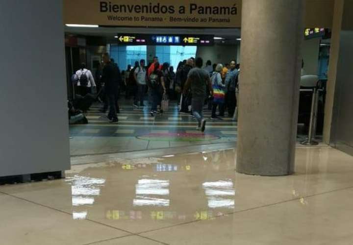 Lluvia delató graves filtraciones de la nueva Terminal 2 del aeropuerto (Video)
