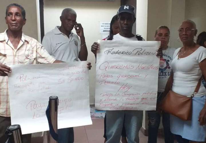 Funcionarios municipales de Colón exigen pagos de salarios y décimo
