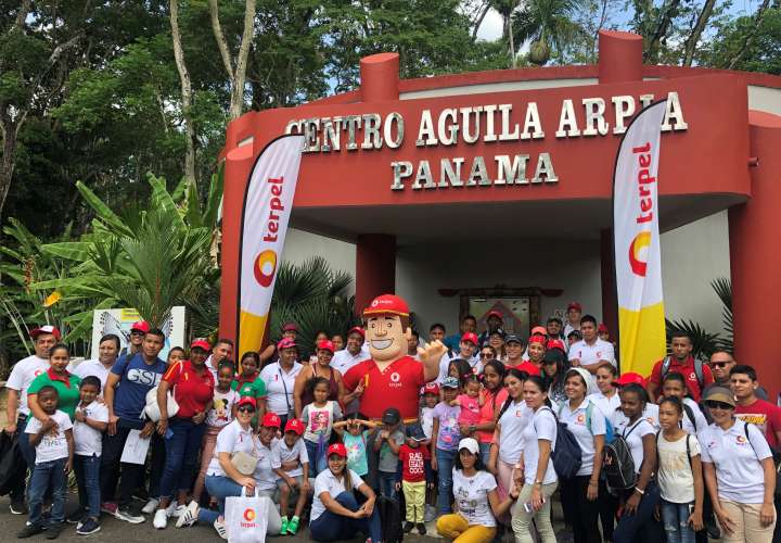 Voluntarios Terpel en el Parque Municipal Summit – Panamá