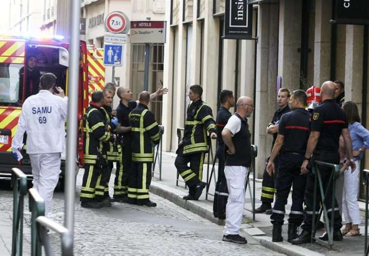 La Policía francesa busca al hombre que colocó el artefacto explosivo en Lyon